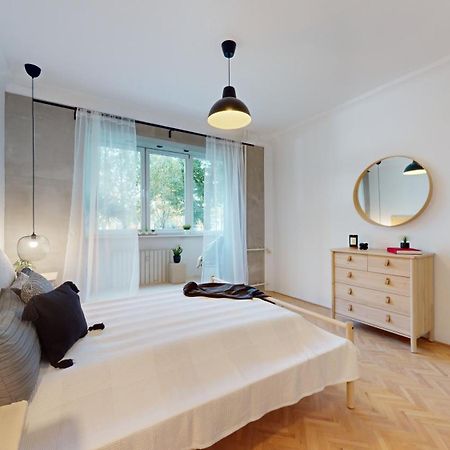 Modern 2 Bedroom Apt - Free Parking براتسيلافا المظهر الخارجي الصورة