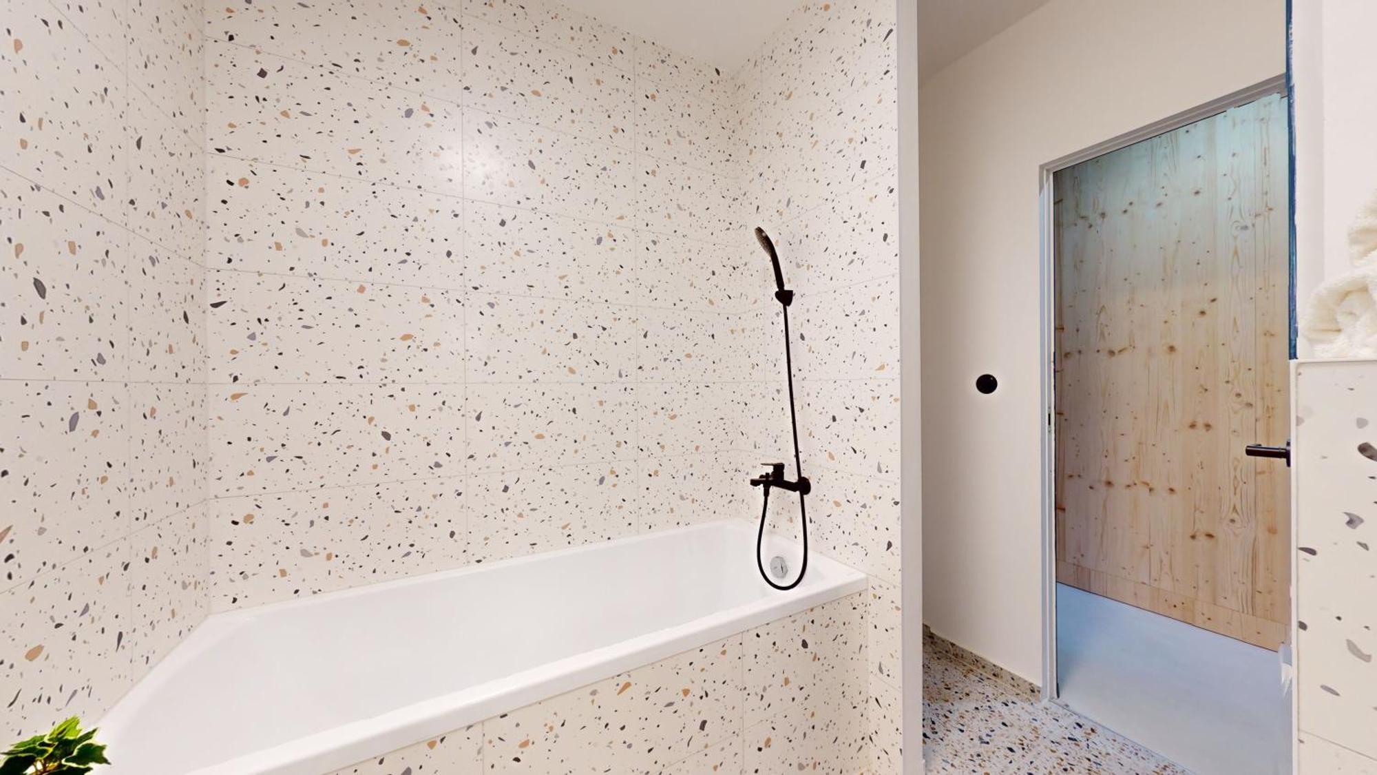 Modern 2 Bedroom Apt - Free Parking براتسيلافا المظهر الخارجي الصورة